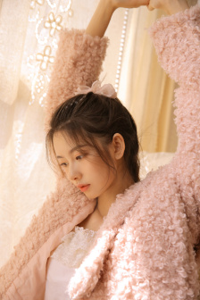 老公当着我的面和别的女人聊天